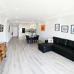 Between Golf And Apartamento