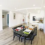 Between Golf And Apartamento *