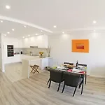 Between Golf And Apartamento