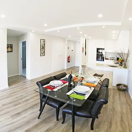 Between Golf And Apartamento *